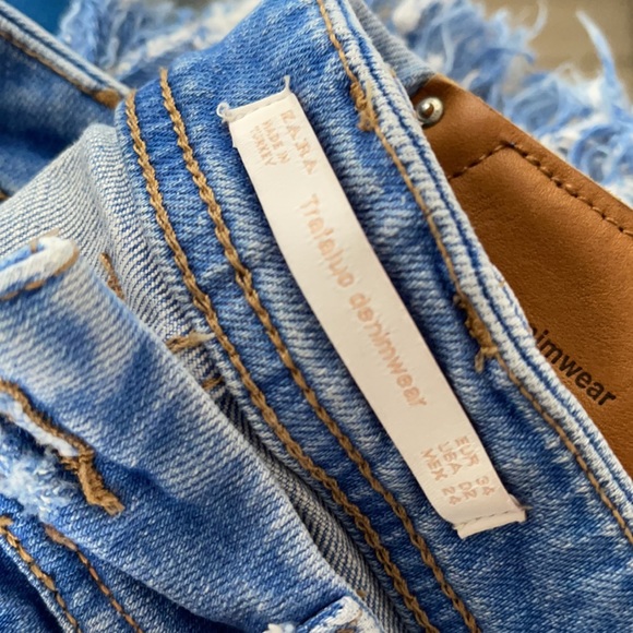 Blue Jeans 👖 Ripped - Picture 3 of 5